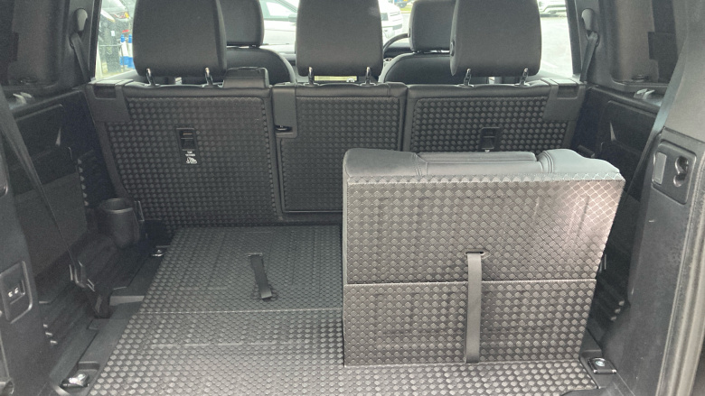 Land Rover Defender 3.0 D250 SE 110 5dr Auto [7 Seat] Diesel Estate